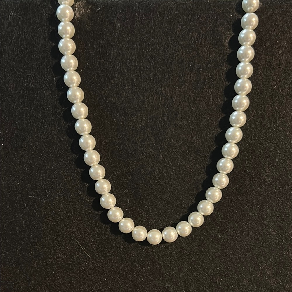 Elegant White Pearl Necklace